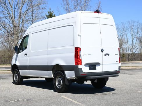 Used 2023 Mercedes-Benz Sprinter 2500 image 14