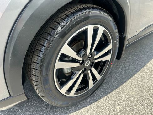 Used 2020 Nissan Kicks SV image 9