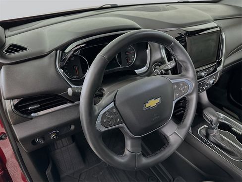 Used 2023 Chevrolet Traverse Premier image 9