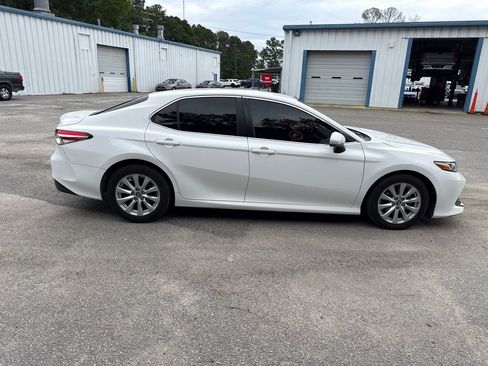Used 2018 Toyota Camry LE FWD image 6