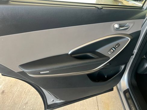 Used 2018 Hyundai Santa Fe AWD image 11