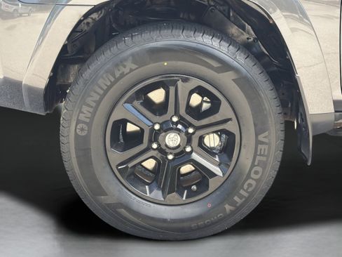 Used 2016 Toyota 4Runner SR5 AWD/4WD image 35