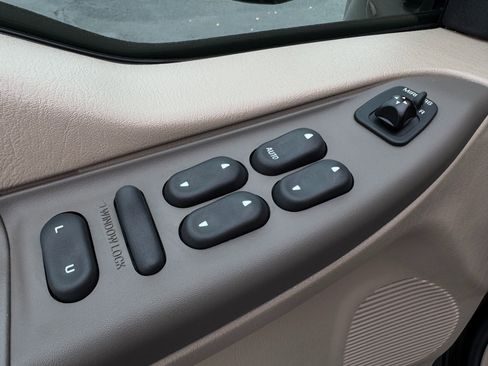 Used 2001 Ford F350 Lariat image 86