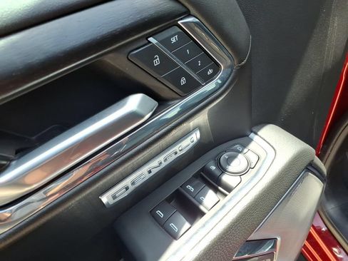 Used 2024 GMC Sierra 1500 Denali w/ Technology Package AWD/4WD image 17