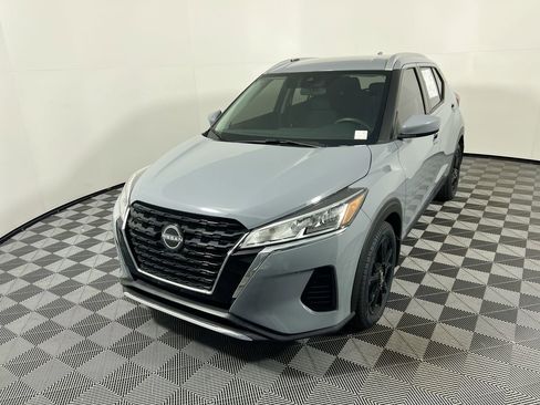 Used 2022 Nissan Kicks SV image 7