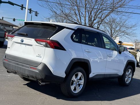 Used 2021 Toyota RAV4 LE image 16