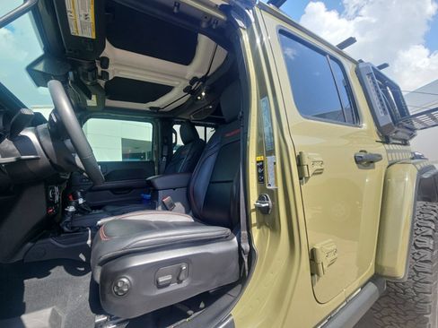 Used 2025 Jeep Wrangler Unlimited Rubicon AWD/4WD image 15