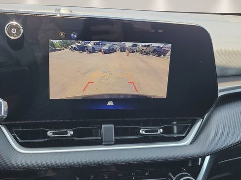 Used 2025 Chevrolet Equinox LT FWD image 15
