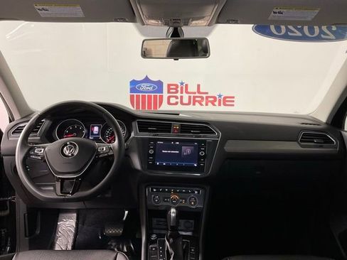 Used 2020 Volkswagen Tiguan SE w/ Panoramic Sunroof Package image 19