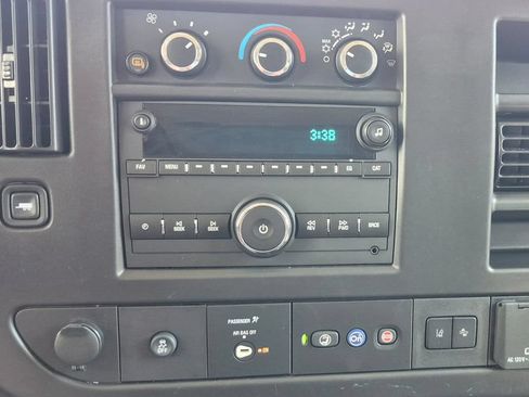 Used 2025 Chevrolet Express 3500 LT w/ LT Preferred Equipment Group RWD image 8