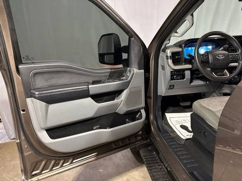 Used 2023 Ford F250 XLT w/ XLT Premium Package AWD/4WD image 2