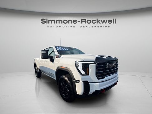 Used 2025 GMC Sierra 2500 AT4 AWD/4WD image 5