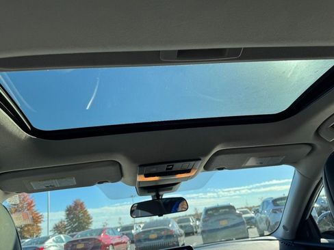 Used 2024 Nissan Sentra SR w/ SR Premium Package image 11