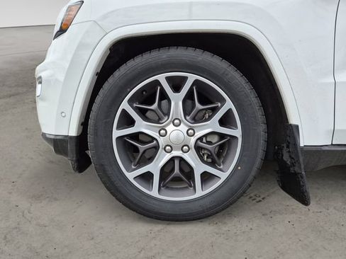 Used 2018 Jeep Grand Cherokee Limited AWD/4WD image 9