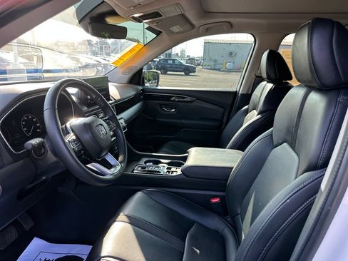 Used 2024 Honda Pilot Touring image 9