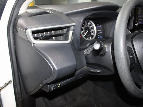 Used 2022 Toyota Corolla LE image 11