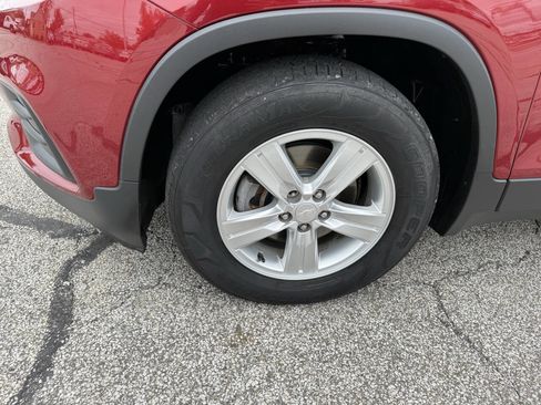 Used 2018 Chevrolet Trax LT w/ LT Convenience Package FWD image 11