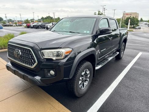 Used 2019 Toyota Tacoma TRD Off-Road w/ Technology Package AWD/4WD image 2