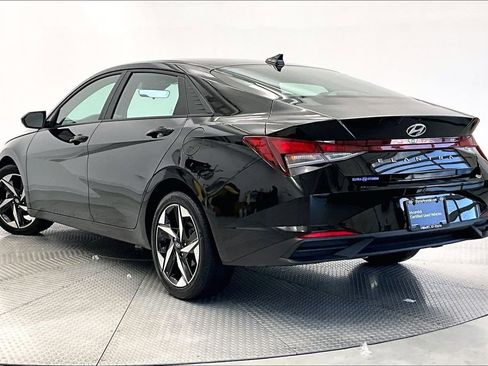 Used 2023 Hyundai Elantra SEL w/ Convenience Package FWD image 12
