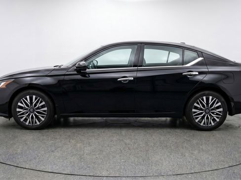 Used 2025 Nissan Altima 2.5 SV FWD image 5