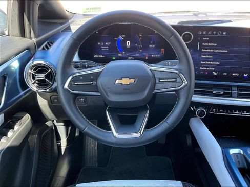 Used 2025 Chevrolet Equinox EV LT image 18