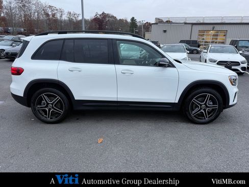 New 2026 Mercedes-Benz GLB 250 4MATIC image 9