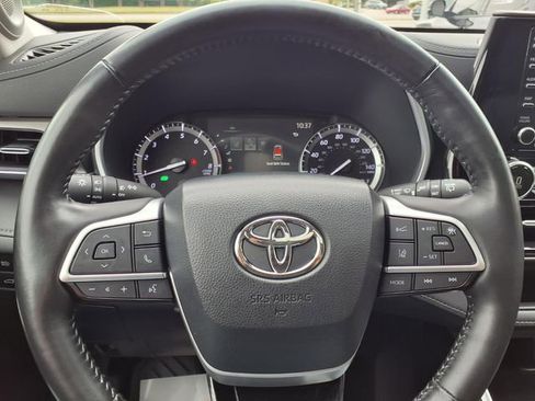 Used 2022 Toyota Highlander Limited FWD image 22