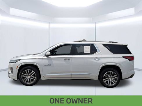 Used 2023 Chevrolet Traverse High Country FWD image 2