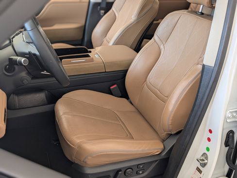 Used 2025 INFINITI QX80 Sensory image 17