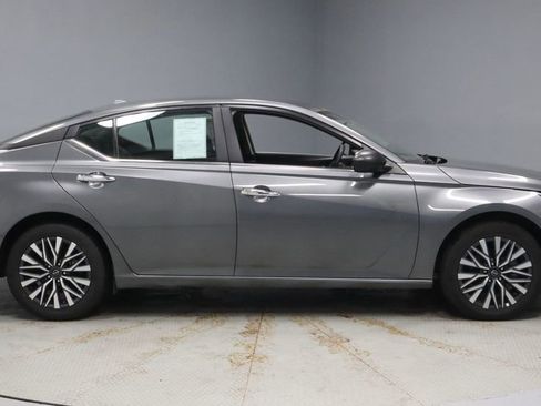 Certified 2024 Nissan Altima 2.5 SV AWD/4WD image 11
