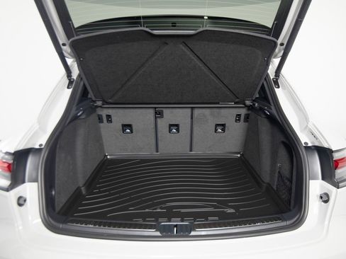 New 2026 Porsche Macan image 38