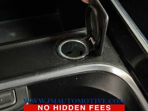 Used 2022 Mercedes-Benz GLB 250 4MATIC image 34