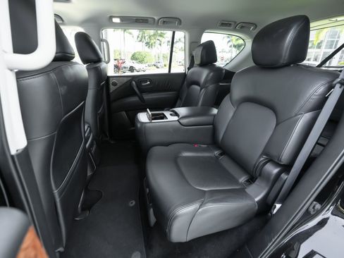 Used 2023 Nissan Armada SL w/ Captain's Chairs Package image 18