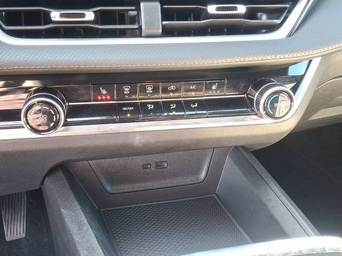 Used 2025 Chevrolet Equinox LT AWD/4WD image 10