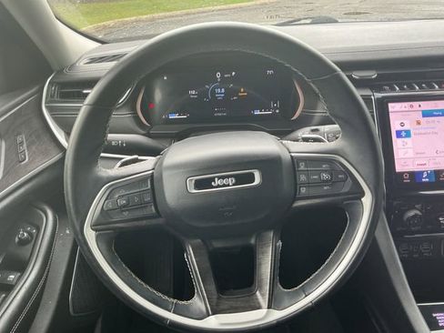 Used 2021 Jeep Grand Cherokee L Limited AWD/4WD image 16