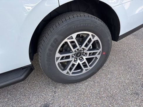 New 2026 Ford Expedition Active image 4