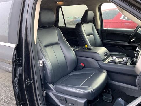 Used 2024 Ford Expedition XLT image 8