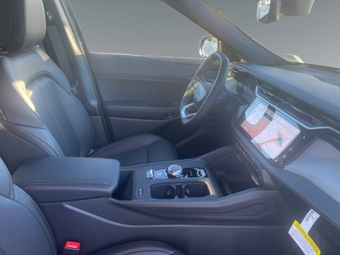 New 2026 Jeep Cherokee Overland AWD/4WD image 15