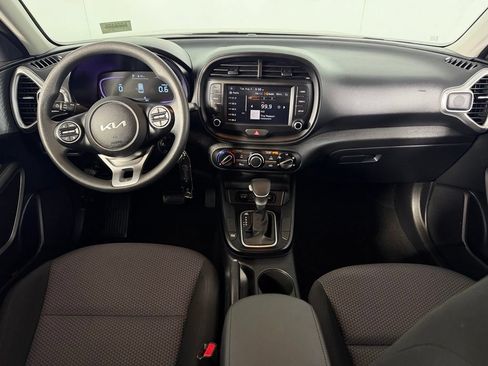 Used 2025 Kia Soul LX w/ LX Technology Package FWD image 12