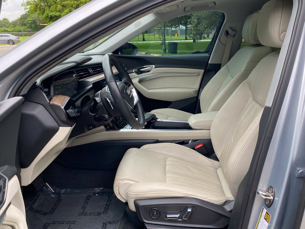 Used 2019 Audi e-tron Prestige w/ Prestige Package AWD/4WD image 16