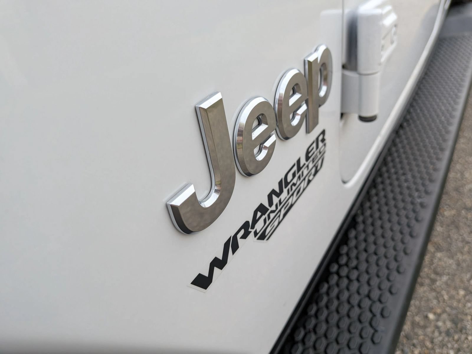 Used 2018 Jeep Wrangler Unlimited Sport AWD/4WD image 11