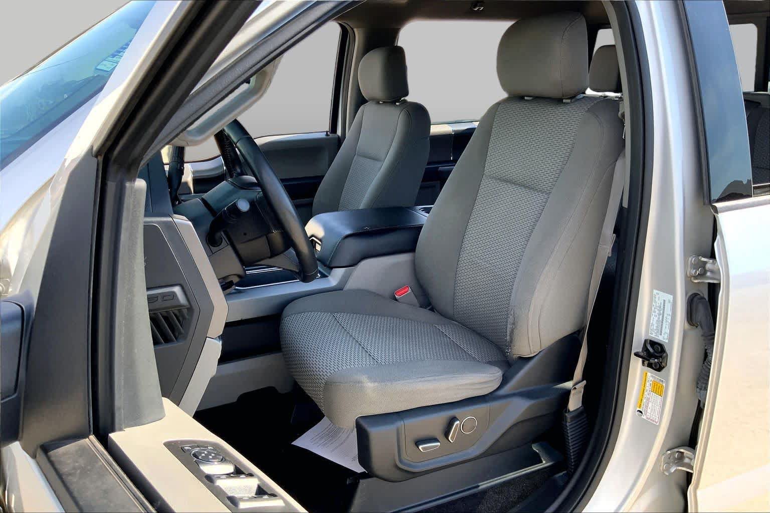 Used 2017 Ford F150 XLT w/ Equipment Group 302A Luxury AWD/4WD image 8