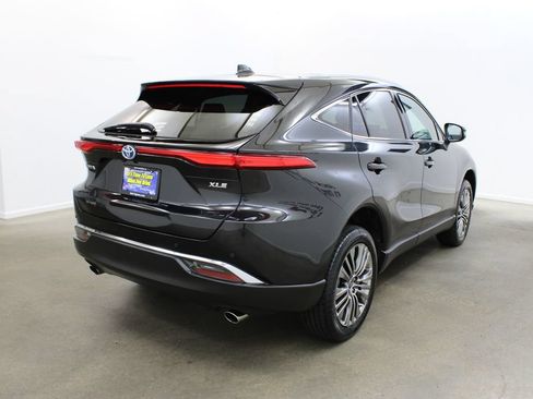 Used 2024 Toyota Venza XLE AWD/4WD image 5