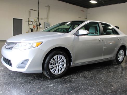 Used 2012 Toyota Camry FWD image 6