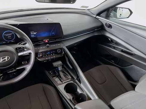 Certified 2025 Hyundai Elantra SEL image 23