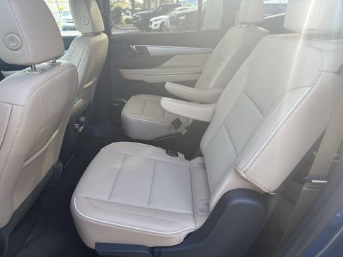 Used 2025 Buick Enclave Preferred image 9