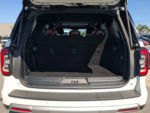 Used 2024 Ford Expedition Limited AWD/4WD image 12