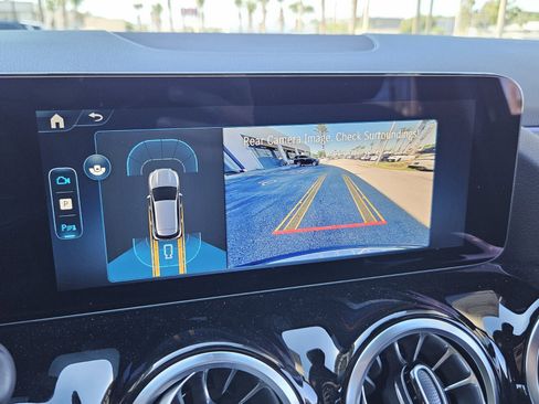 New 2025 Mercedes-Benz GLA 250 image 32