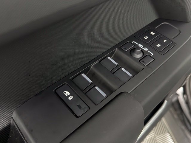 Certified 2025 Land Rover Defender 110 S AWD/4WD image 21