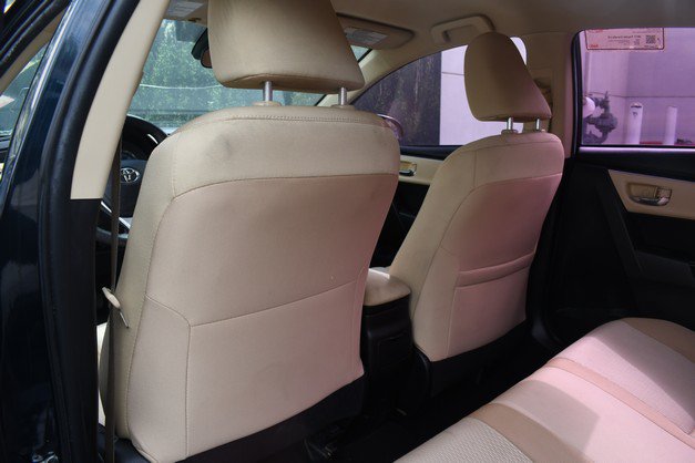 Used 2017 Toyota Corolla LE w/ Carpet Mat Package (TMS) FWD image 21